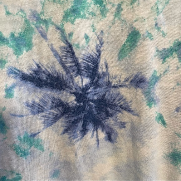 Palm Tree Patterned T-Shirt - Picture 2 of 5